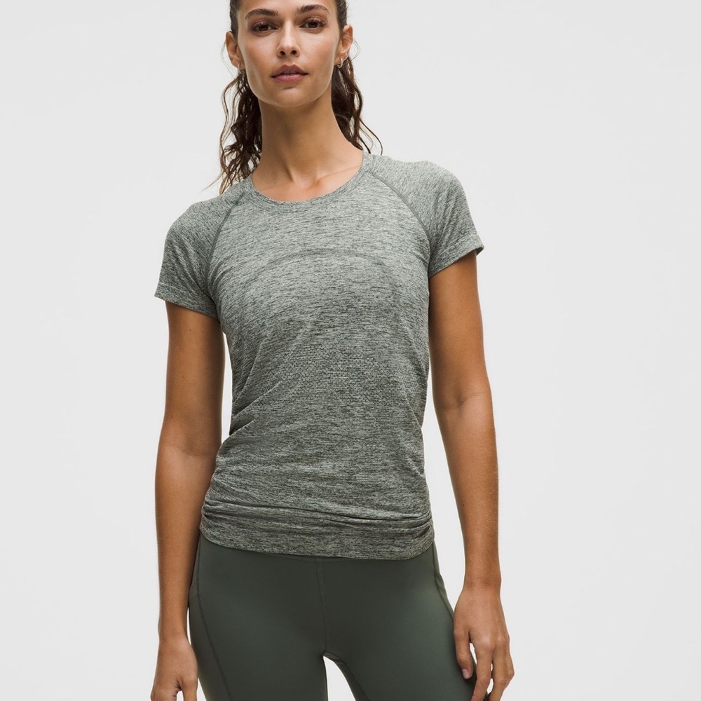 lululemon athletica Heathered Gray Short Sleeve Top